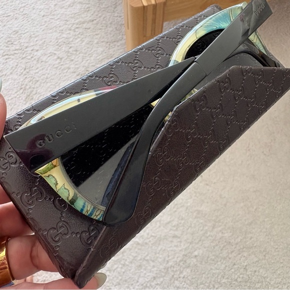 Gucci Sunglasses and Logo Case - Picture 8 of 9